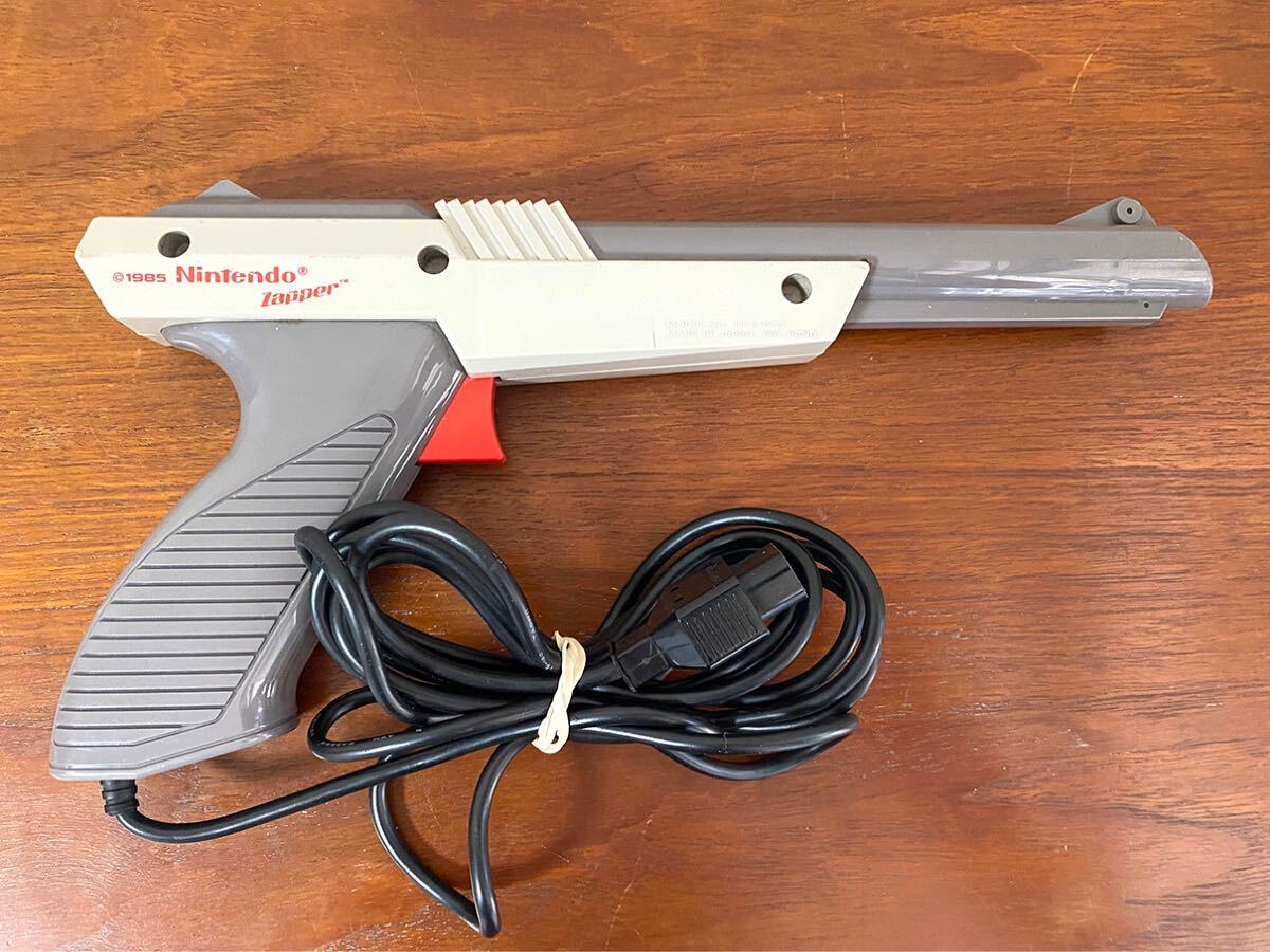 Nintendo NES Zapper 海外版ファミコン用 1985年當(dāng)時(shí)物 光線銃 任天堂 純正品 （グレー）中古品 検索スプラトゥーン3 N-ZAP85 黒ザップ　p