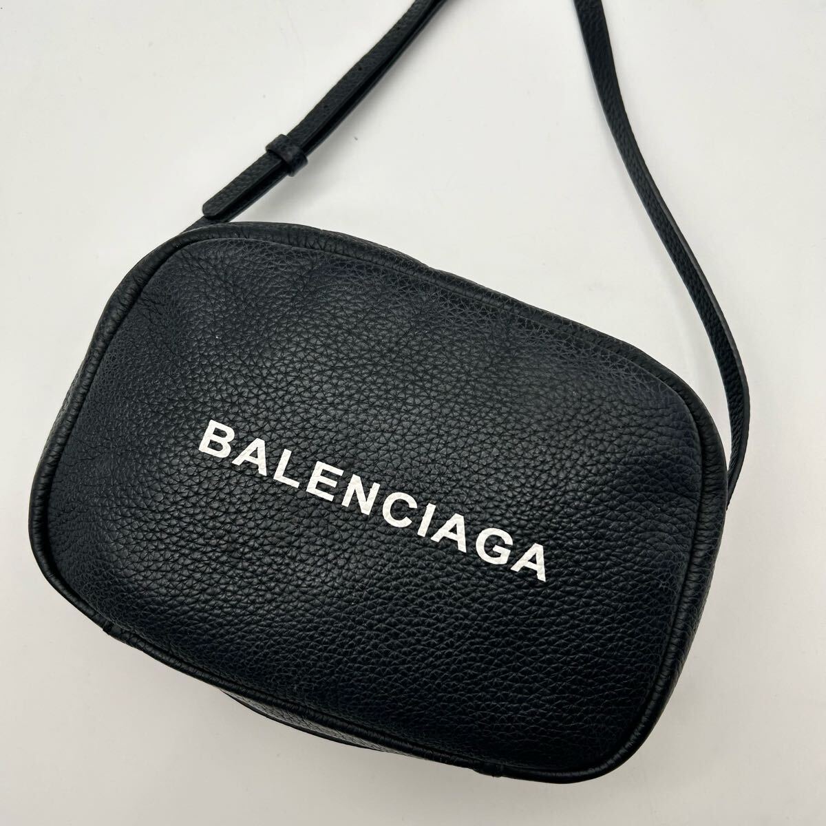 美品】BALENCIAGA バレンシアガ エブリデイ カメラバッグ ロゴ 美品】BALENCIAGA バレンシアガ エブリデイ カメラバッグ ロゴ