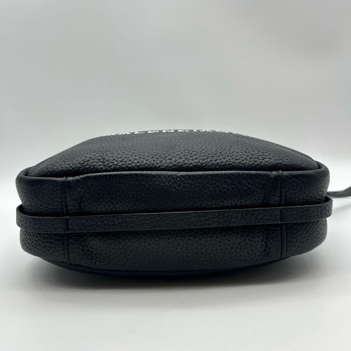 美品】BALENCIAGA バレンシアガ エブリデイ カメラバッグ ロゴ 美品】BALENCIAGA バレンシアガ エブリデイ カメラバッグ ロゴ
