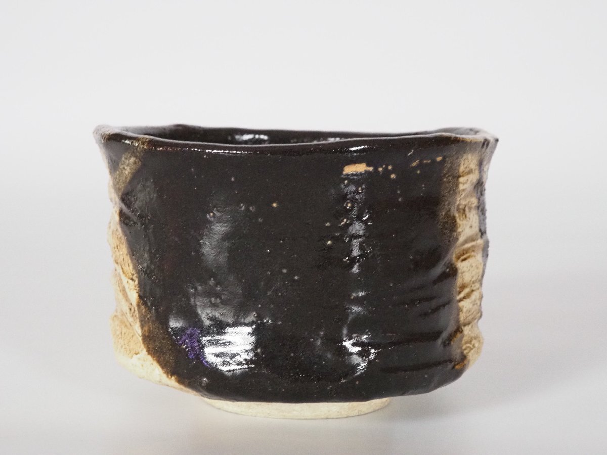 GK】加藤重高 秀逸作 黒織部茶碗 茶道具 二重箱 御物袋 共箱 GK】加藤重高 秀逸作 黒織部茶碗 茶道具 二重箱 御物袋 共箱