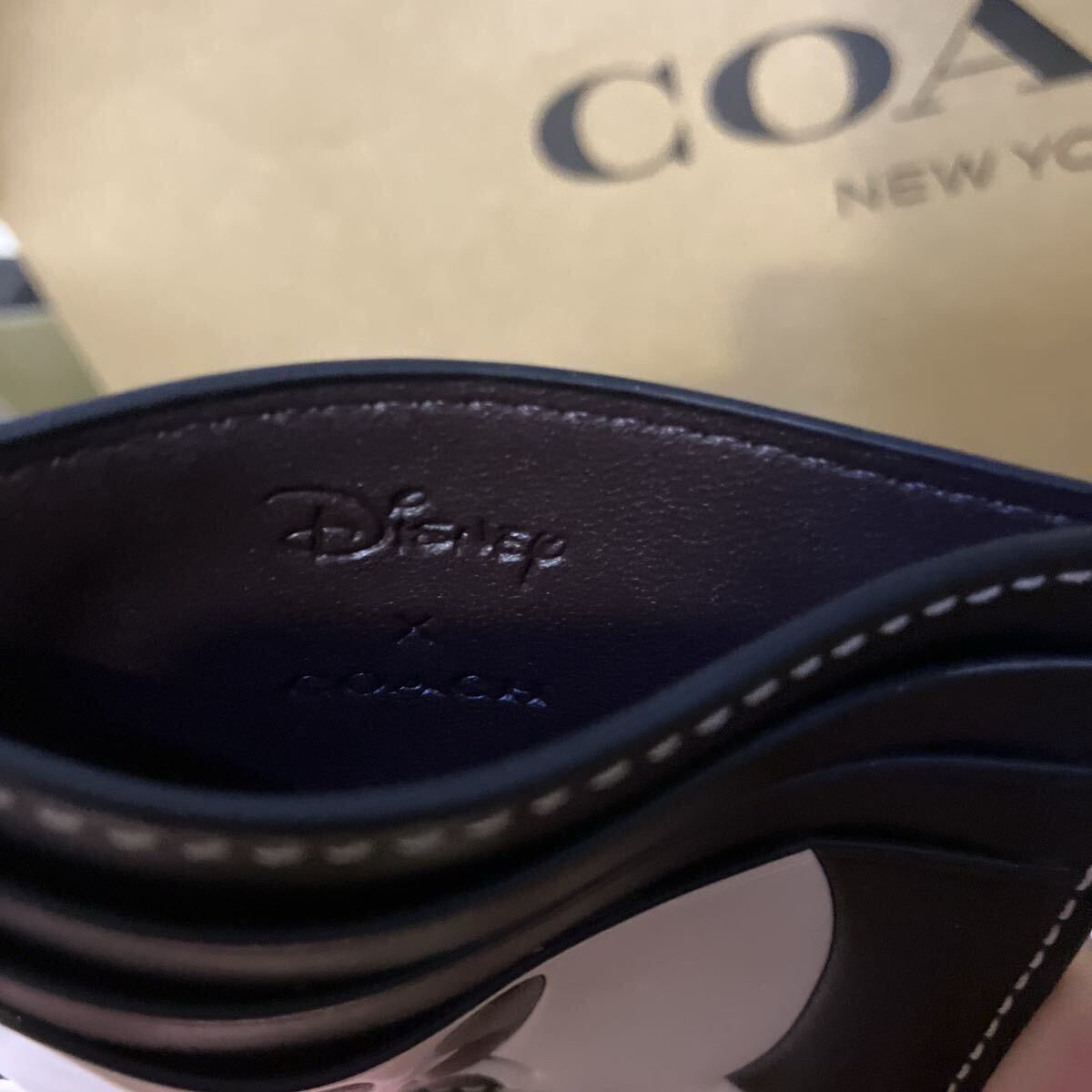 送料込 新品 COACH X ディズニー100周年コラボ 定期入 ミッキー 送料込 新品 COACH X ディズニー100周年コラボ 定期入 ミッキー