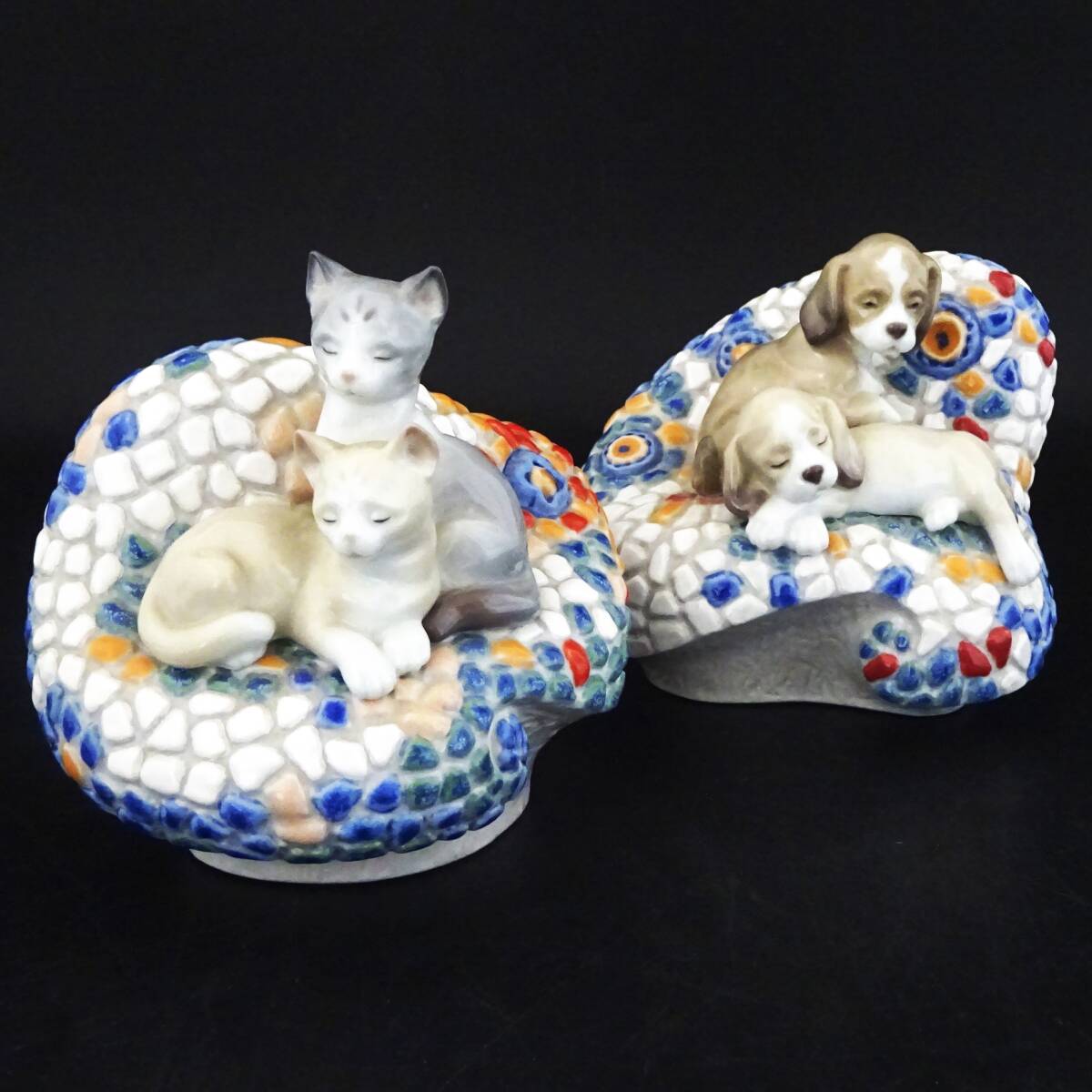 LLADRO ガウディシリーズ 6663/6664 バルセロナの街角 (仔犬 LLADRO ガウディシリーズ 6663/6664 バルセロナの街角 (仔犬