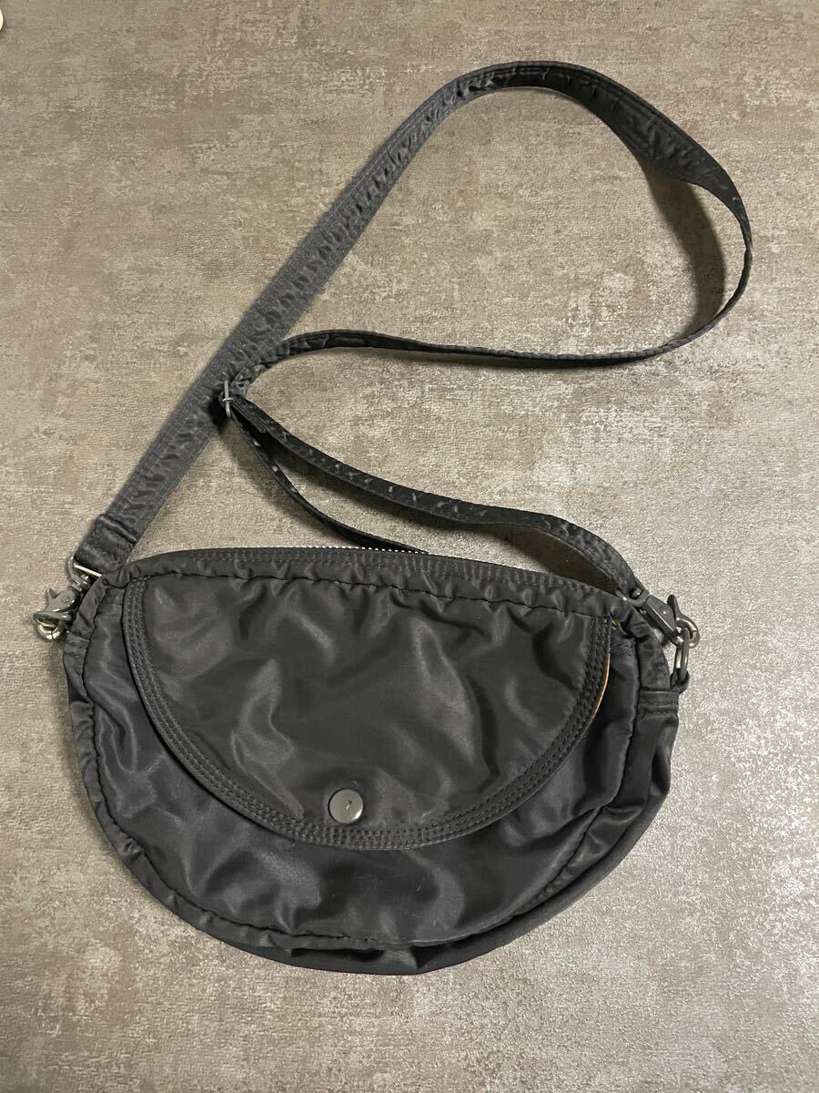 希少 廃盤品 PORTER タンカー ショルダーバッグ ハーフムーン黒 希少 廃盤品 PORTER タンカー ショルダーバッグ ハーフムーン黒