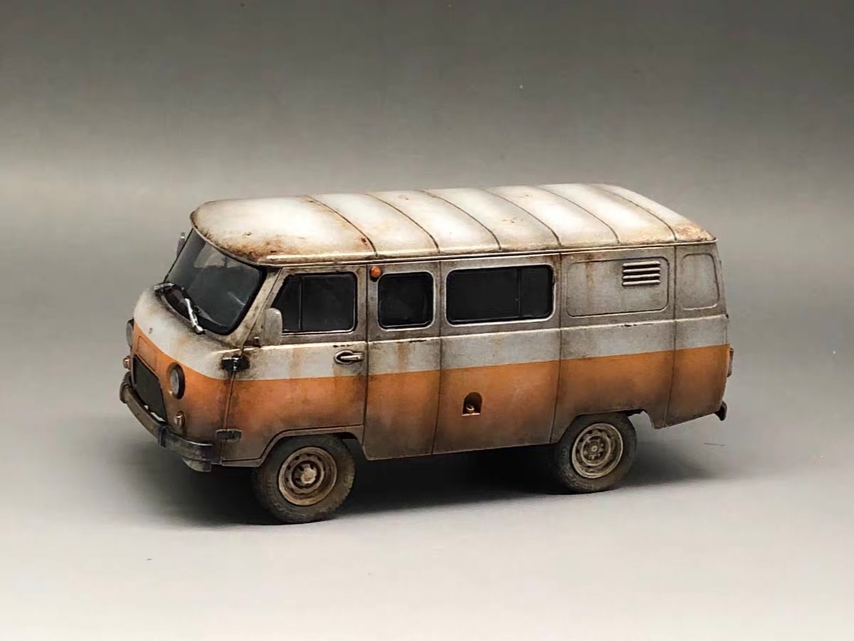 ZVEZDA 1/35 ロシア UAZ3909 軍用ワゴン車 組立塗装済完成品_画像2