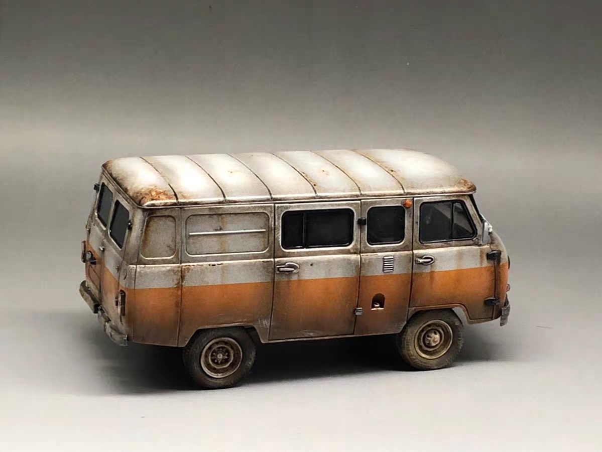 ZVEZDA 1/35 ロシア UAZ3909 軍用ワゴン車 組立塗装済完成品_画像5