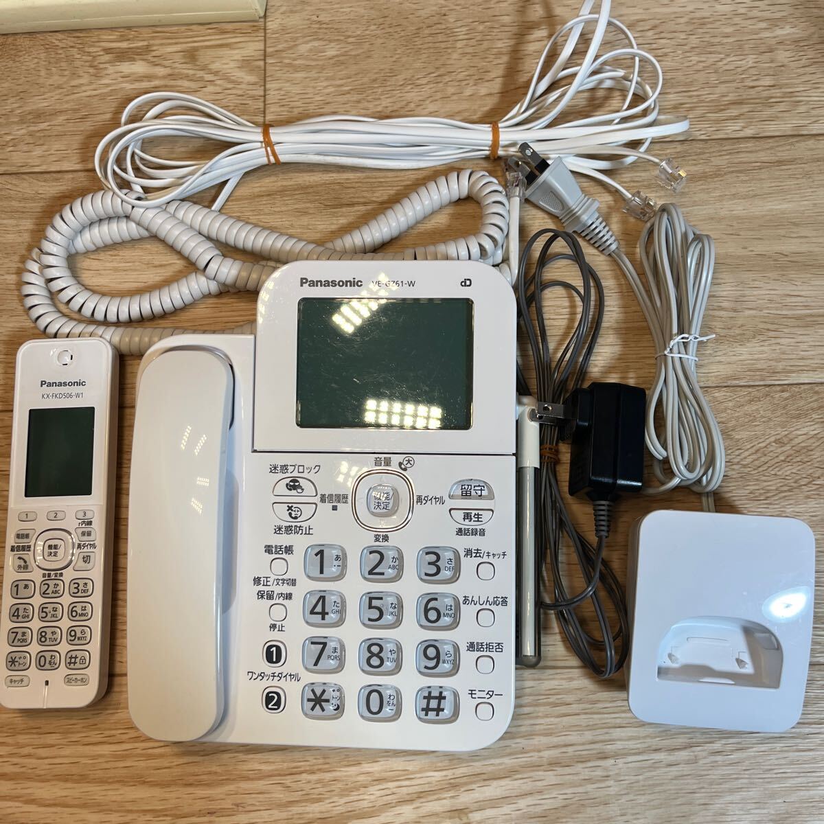 パナソニック コードレス電話機(子機1台付き) VE-GD67DL-W パナソニック コードレス電話機(子機1台付き) VE-GD67DL-W