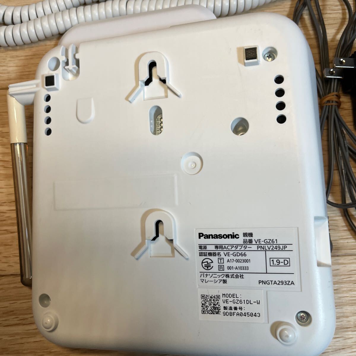 パナソニック コードレス電話機(子機1台付き) VE-GD67DL-W パナソニック コードレス電話機(子機1台付き) VE-GD67DL-W