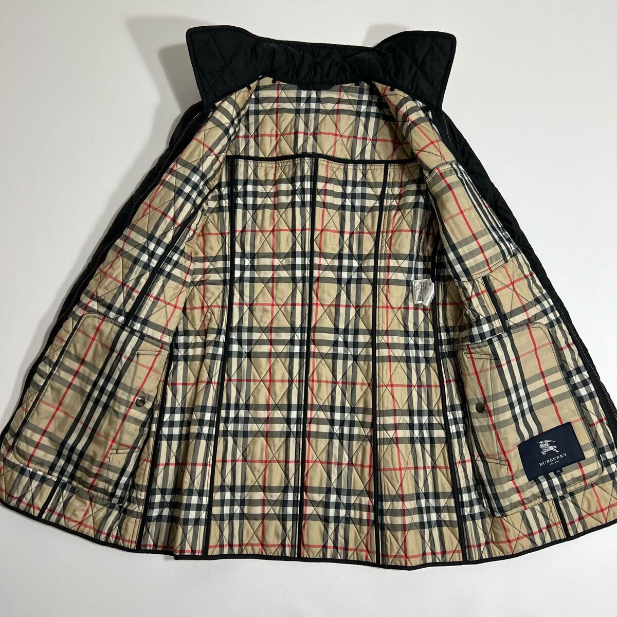 美品 BURBERRY LONDON バーバリーロンドン ダウンジャケット 美品 BURBERRY LONDON バーバリーロンドン ダウンジャケット