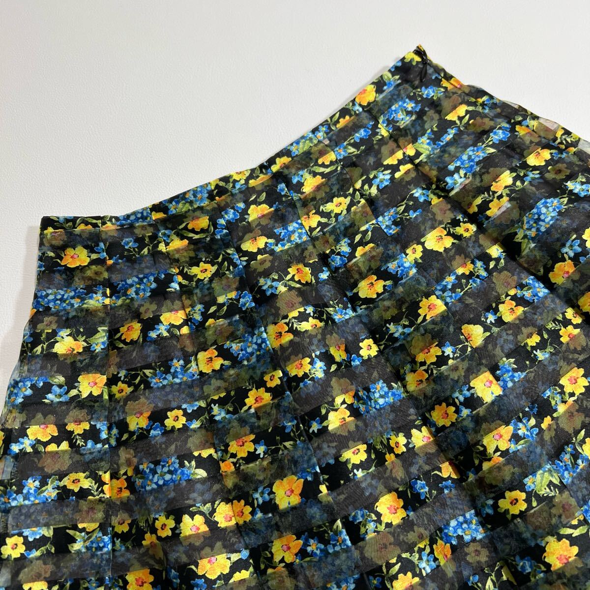 美品 M'S GRACY エムズグレイシー フレアスカート 膝丈 フラワー 美品 M'S GRACY エムズグレイシー フレアスカート 膝丈 フラワー