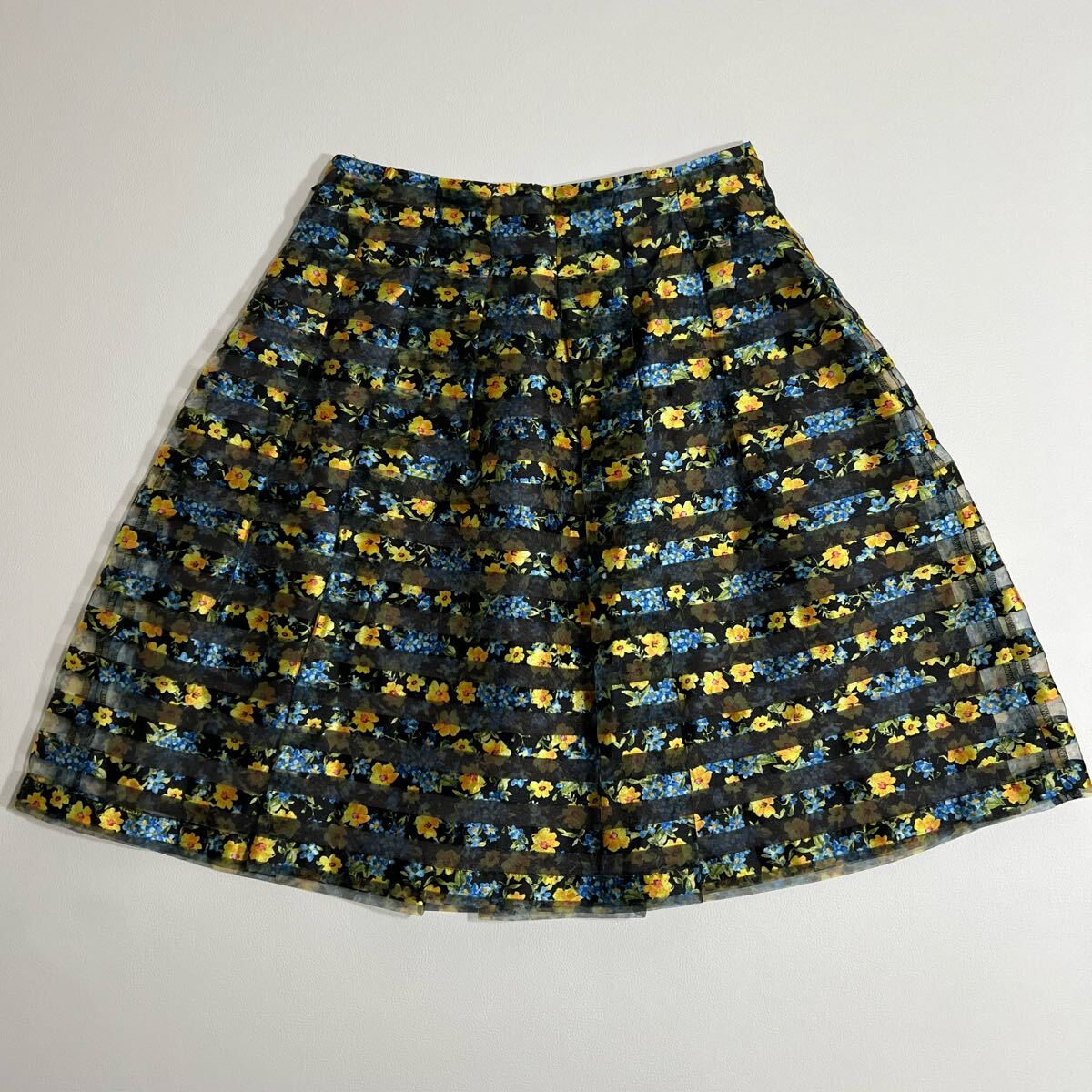 美品 M'S GRACY エムズグレイシー フレアスカート 膝丈 フラワー 美品 M'S GRACY エムズグレイシー フレアスカート 膝丈 フラワー
