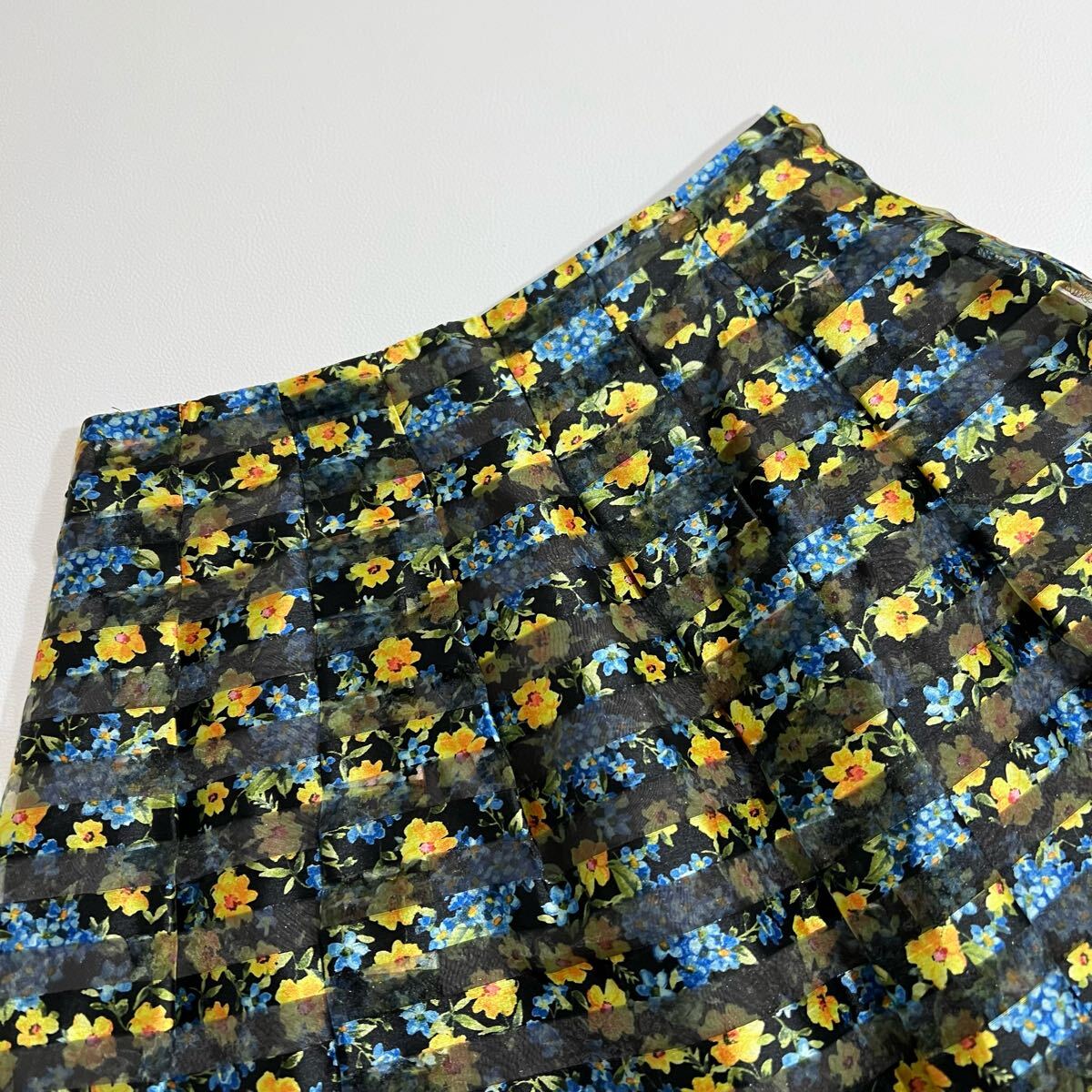 美品 M'S GRACY エムズグレイシー フレアスカート 膝丈 フラワー 美品 M'S GRACY エムズグレイシー フレアスカート 膝丈 フラワー