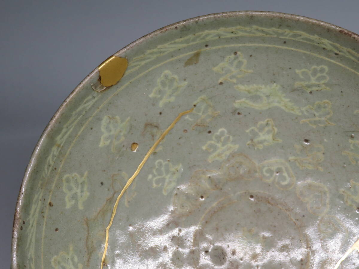 李朝/高麗 特集出品】高麗青磁雲鶴紋象嵌碗 蔵出し 朝鮮古陶磁器 李朝/高麗 特集出品】高麗青磁雲鶴紋象嵌碗 蔵出し 朝鮮古陶磁器