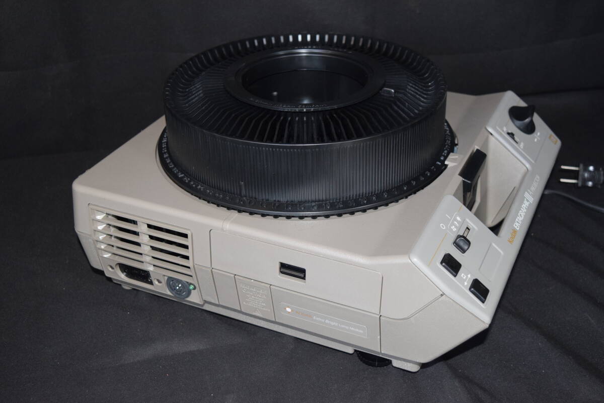 通電確認済 Kodak スライド プロジェクター Ektagraphic III A 通電確認済 Kodak スライド プロジェクター Ektagraphic III A