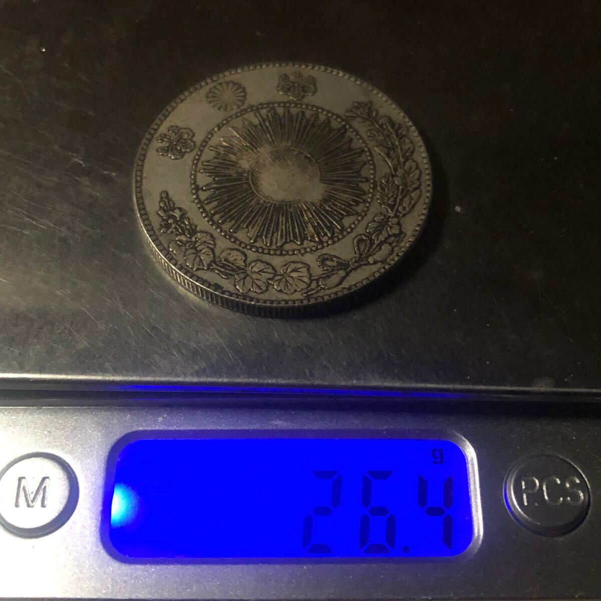 銀貨 日本 旧一円銀貨 明治三年 旭日 龍一円銀貨 一圓 銀貨 古銭 銀貨 日本 旧一円銀貨 明治三年 旭日 龍一円銀貨 一圓 銀貨 古銭