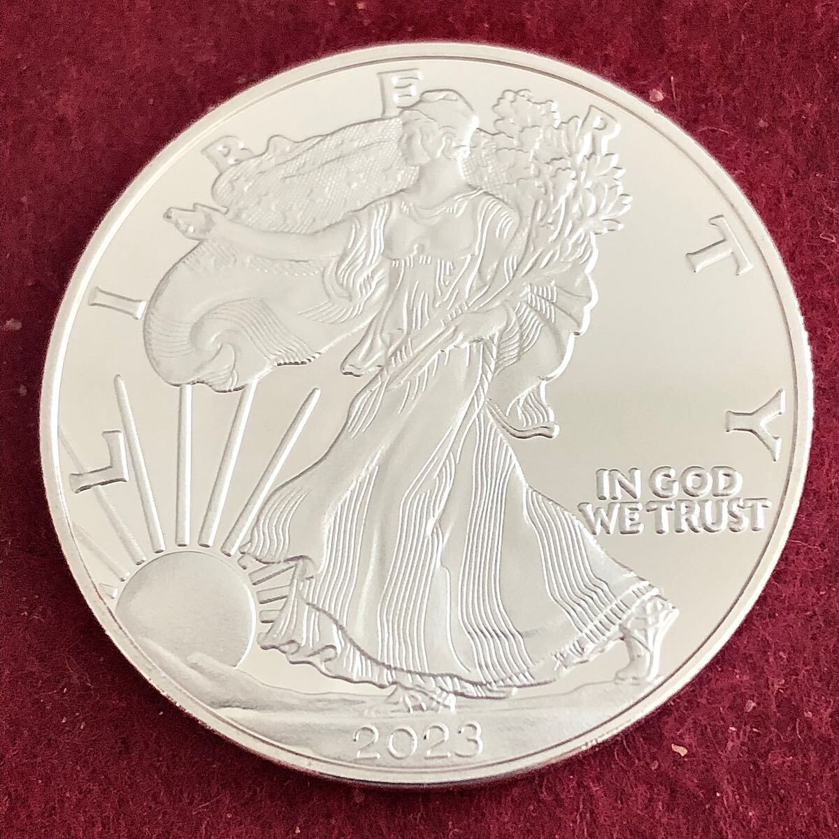 銀貨 2023年 1ドル 自由の女神 リバティ イーグル アメリカ 貿易 銀貨 2023年 1ドル 自由の女神 リバティ イーグル アメリカ 貿易