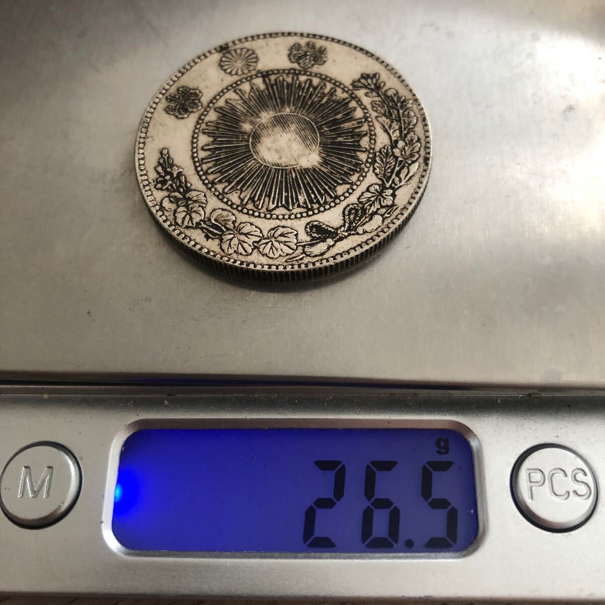 銀貨 日本 旧一円銀貨 明治三年 旭日 龍一円銀貨 一圓 銀貨 古銭 銀貨 日本 旧一円銀貨 明治三年 旭日 龍一円銀貨 一圓 銀貨 古銭
