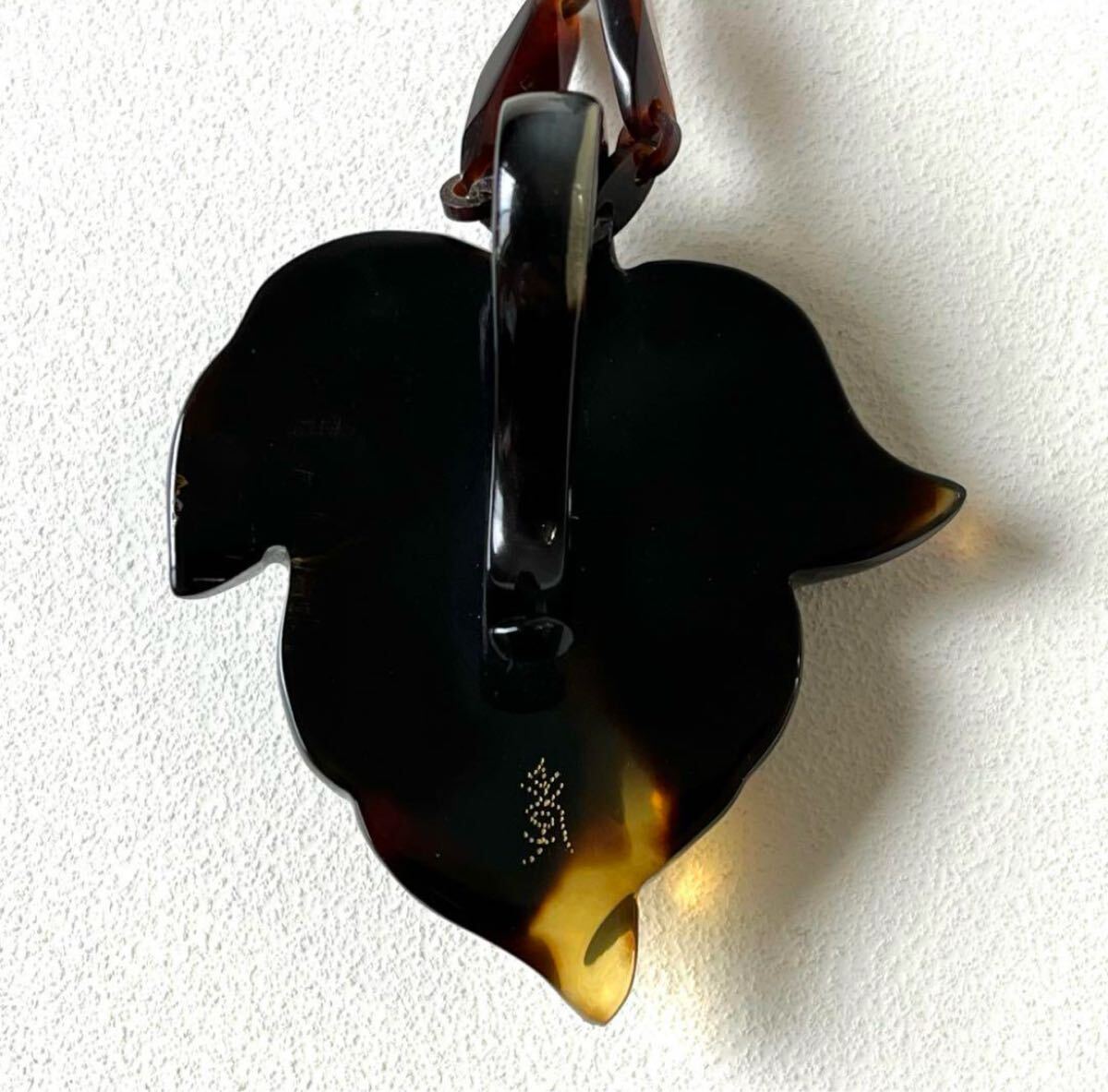美品◇本鼈甲 黒甲 茨布甲 藤野孝一郎作 沈金 在 ネックレス 美品◇本鼈甲 黒甲 茨布甲 藤野孝一郎作 沈金 在 ネックレス