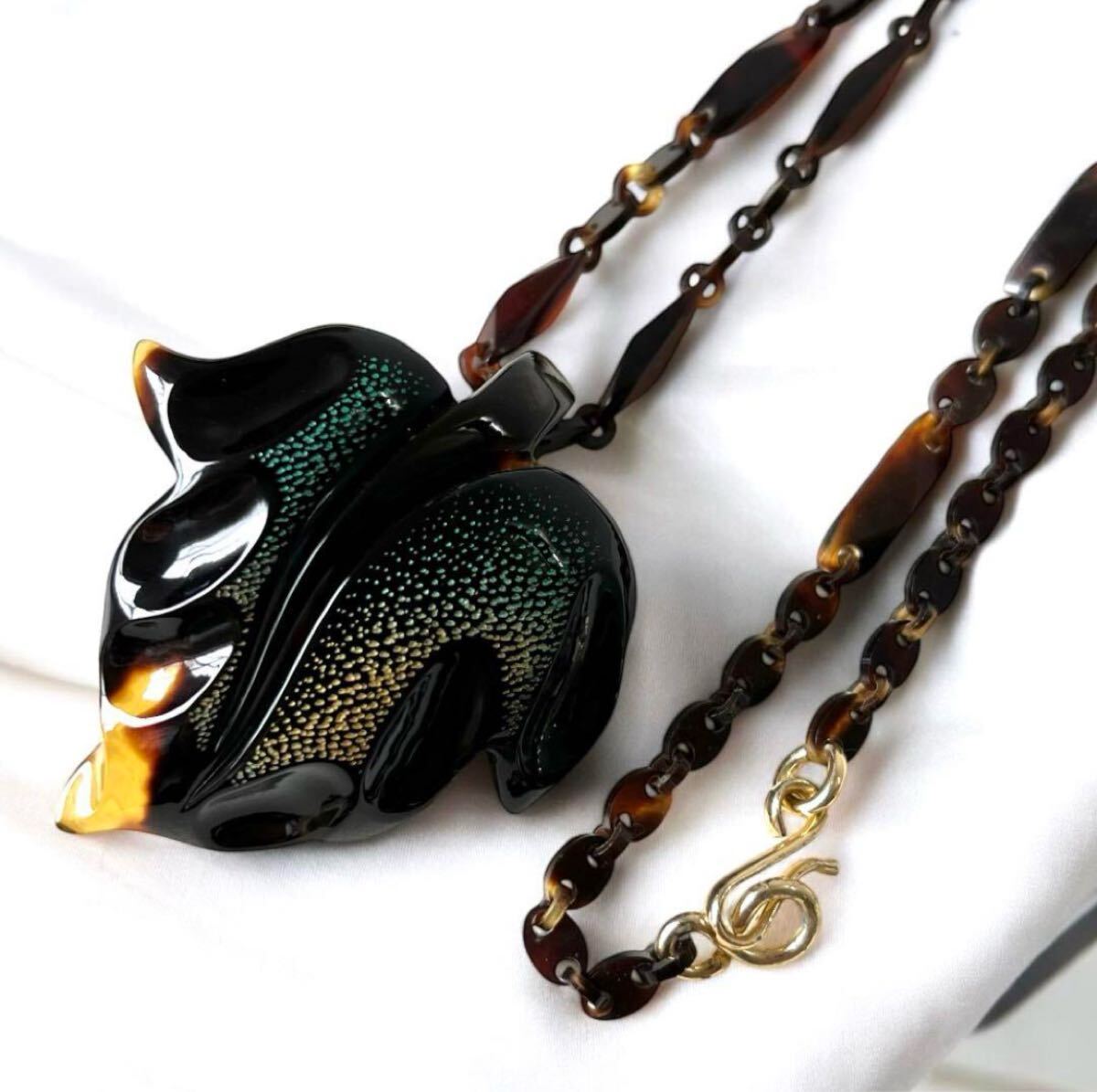 美品◇本鼈甲 黒甲 茨布甲 藤野孝一郎作 沈金 在 ネックレス 美品◇本鼈甲 黒甲 茨布甲 藤野孝一郎作 沈金 在 ネックレス