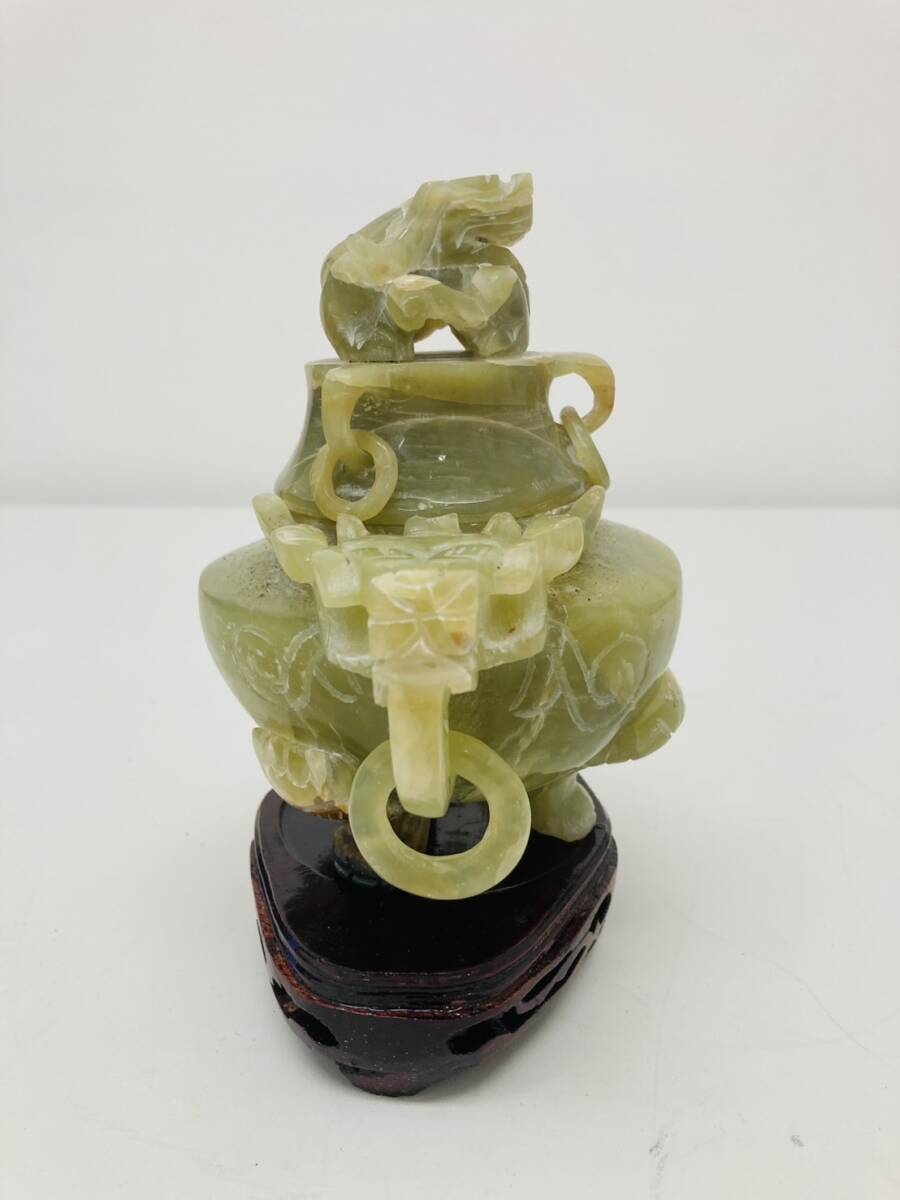 R3-025-2【中国美術 翡翠 三足 香炉 台座付き】美術品 天然石 R3-025-2【中国美術 翡翠 三足 香炉 台座付き】美術品 天然石