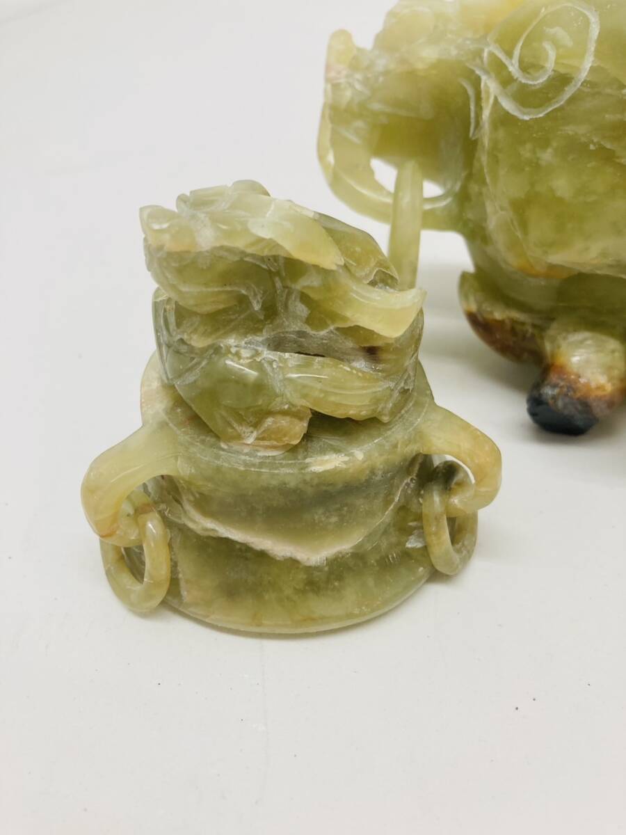 R3-025-2【中国美術 翡翠 三足 香炉 台座付き】美術品 天然石 R3-025-2【中国美術 翡翠 三足 香炉 台座付き】美術品 天然石
