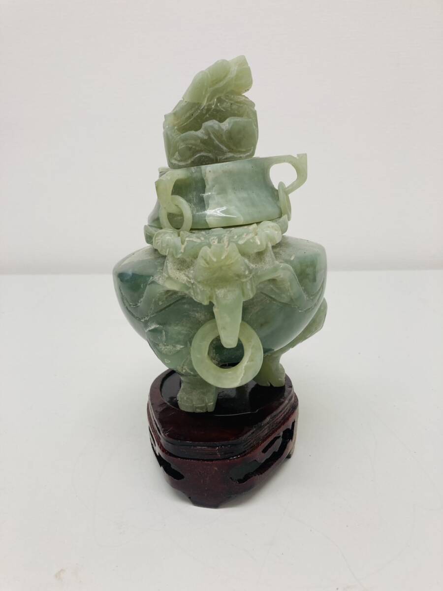 R3-025-4【中国美術 翡翠 三足 香炉 台座付き】美術品 天然石 R3-025-4【中国美術 翡翠 三足 香炉 台座付き】美術品 天然石