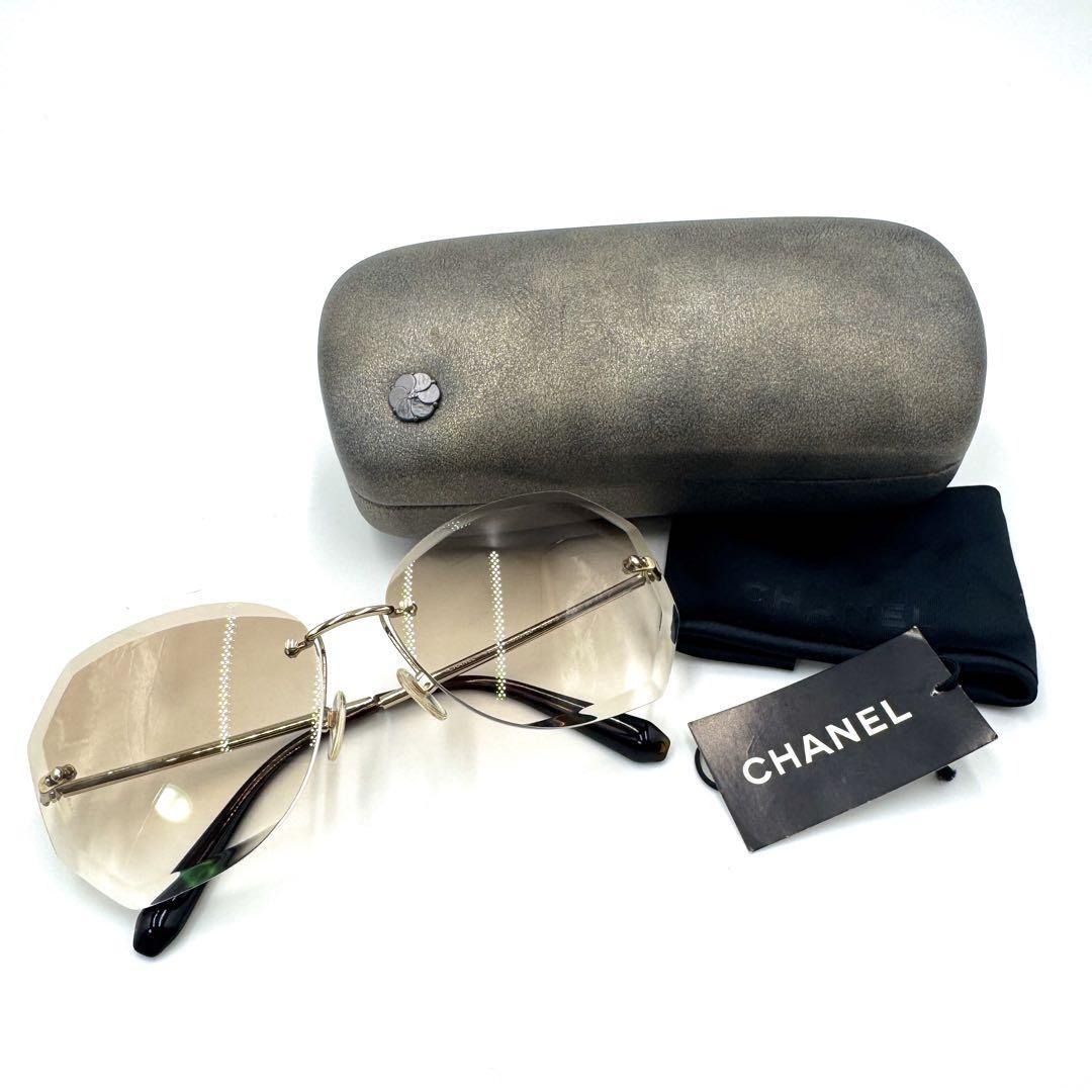 美品】CHANEL シャネル サングラス 4220 ゴールドフレーム 美品】CHANEL シャネル サングラス 4220 ゴールドフレーム