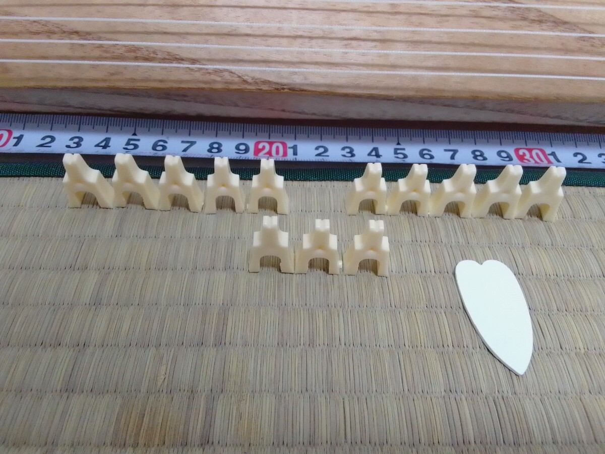 ミニ琴 全長約42.5cm お琴の手びき付き 和楽器 十三弦 箏 短琴 ミニ琴 全長約42.5cm お琴の手びき付き 和楽器 十三弦 箏 短琴