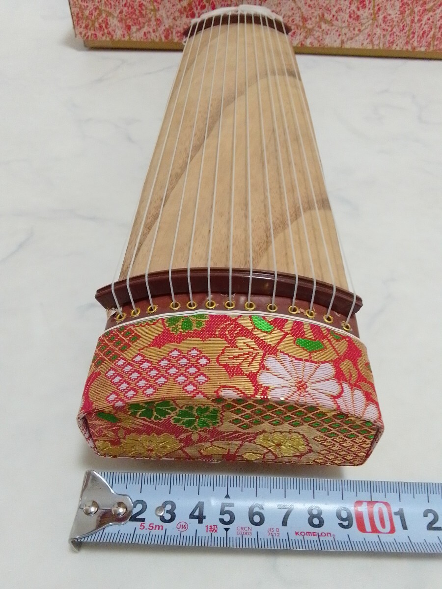 ミニ琴 全長約42.5cm お琴の手びき付き 和楽器 十三弦 箏 短琴 ミニ琴 全長約42.5cm お琴の手びき付き 和楽器 十三弦 箏 短琴