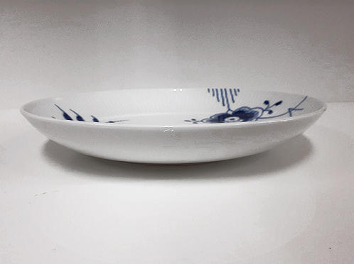 開封未使用品【ブルーフルーテッド メガ ディーププレート 25cm】国内購入品 食器 皿 陶器 陶磁器 白磁 ROYAL COPENHAGEN_画像3