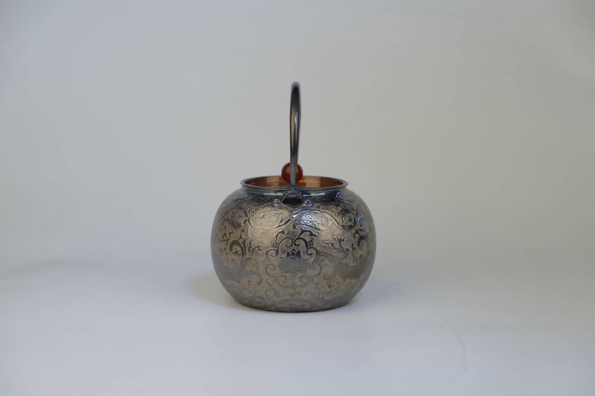 純銀保証 一東斎造 草花彫 湯沸 銀瓶 時代物 美術品 煎茶道具 純銀保証 一東斎造 草花彫 湯沸 銀瓶 時代物 美術品 煎茶道具