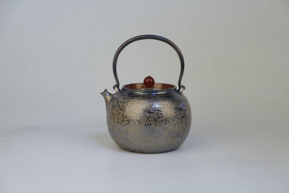 純銀保証 一東斎造 草花彫 湯沸 銀瓶 時代物 美術品 煎茶道具 純銀保証 一東斎造 草花彫 湯沸 銀瓶 時代物 美術品 煎茶道具