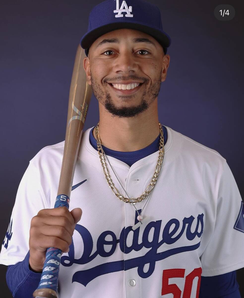 ドジャース ムーキーベッツ 直筆サインバット”24 WS Champs” JSA ドジャース ムーキーベッツ 直筆サインバット”24 WS Champs” JSA