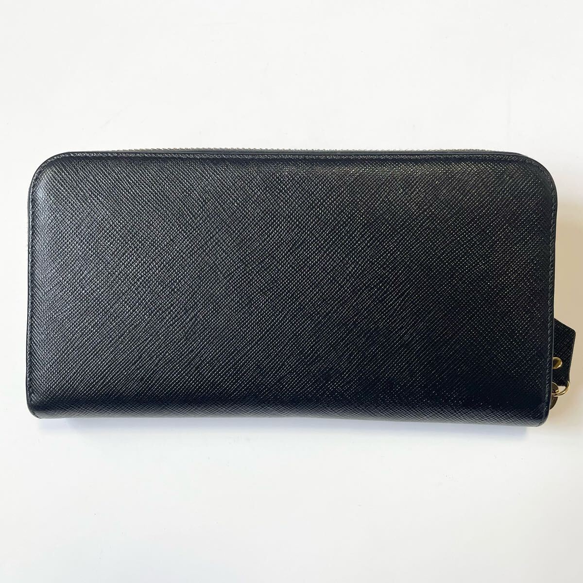 PRADA プラダ ラウンドファスナー 長財布 三角ロゴ ゴールド金具 PRADA プラダ ラウンドファスナー 長財布 三角ロゴ ゴールド金具