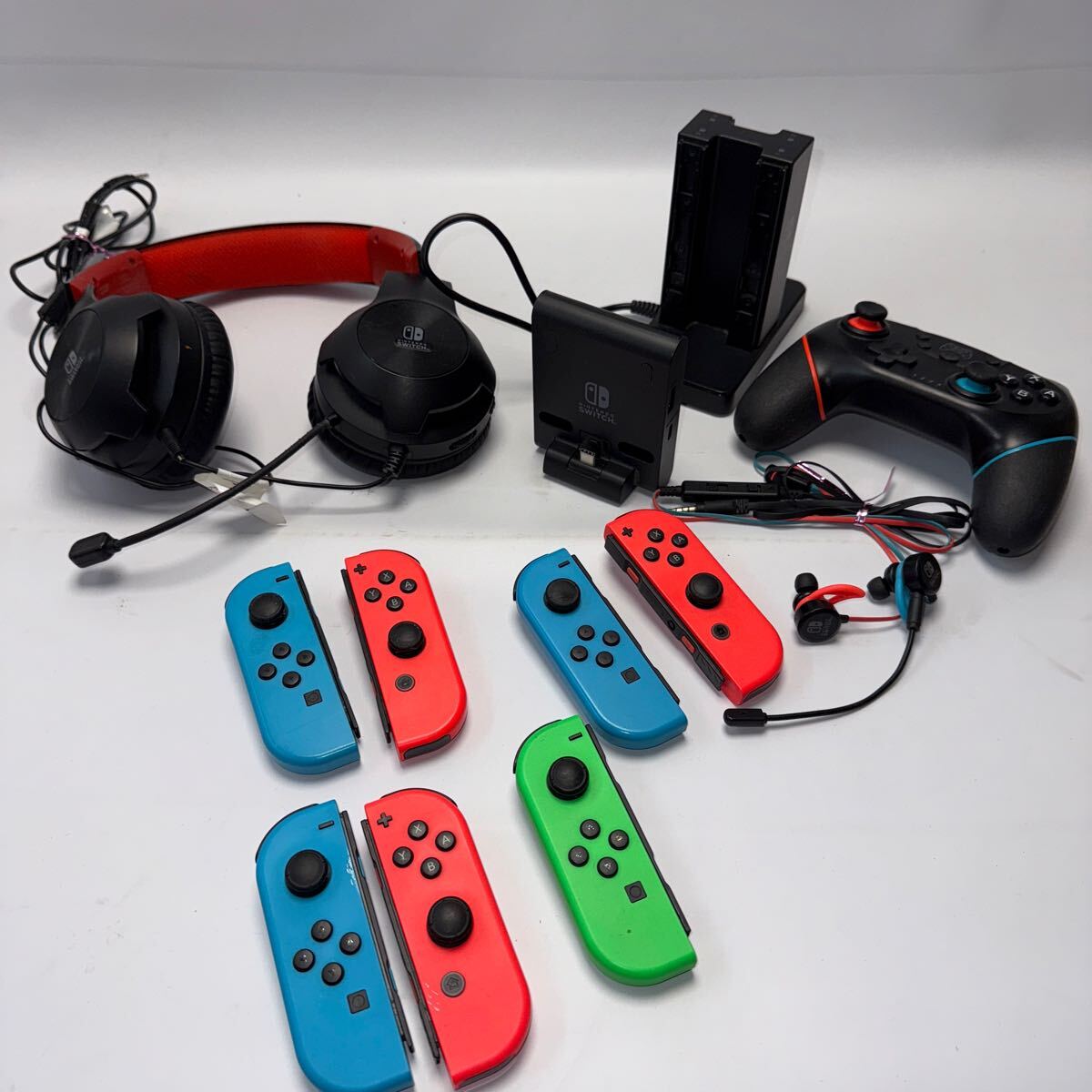 Nintendo Switch ゲーム周辺機器 ヘッドセット Joy-Con 他 中古 Nintendo Switch ゲーム周辺機器 ヘッドセット Joy-Con 他 中古