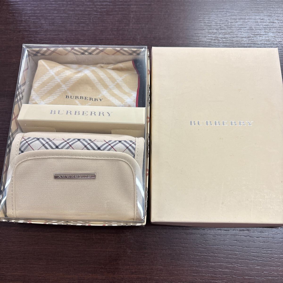 未使用品】BURBERRY バーバリー ノバチェック ポーチ&ハンカチ 未使用品】BURBERRY バーバリー ノバチェック ポーチ&ハンカチ