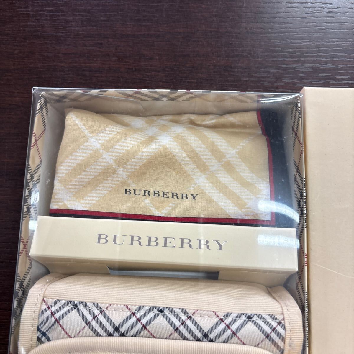 未使用品】BURBERRY バーバリー ノバチェック ポーチ&ハンカチ 未使用品】BURBERRY バーバリー ノバチェック ポーチ&ハンカチ