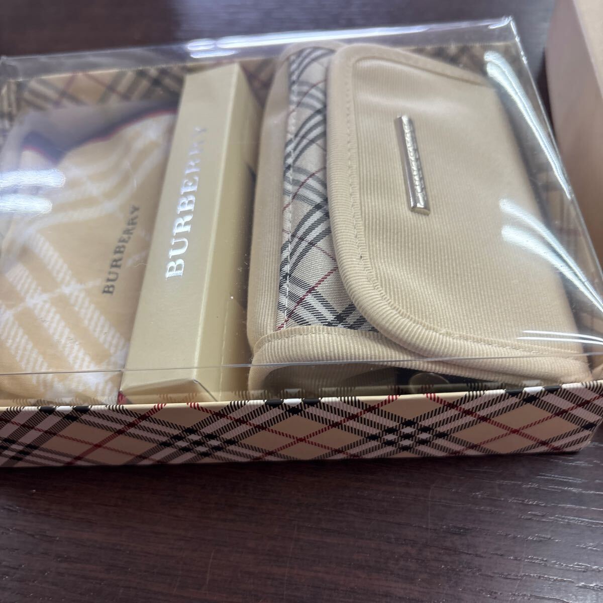 未使用品】BURBERRY バーバリー ノバチェック ポーチ&ハンカチ 未使用品】BURBERRY バーバリー ノバチェック ポーチ&ハンカチ