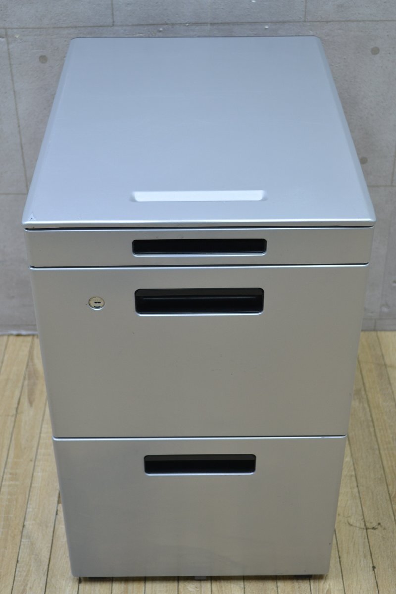 W1234##KOKUYOkokyo# тумбочка с ящиками * тумбочка с ящиками * боковой тумбочка на колесах #SD-GT46T3S81#JOIFA606# свободный с роликами # ключ нет #H645×W395×D600