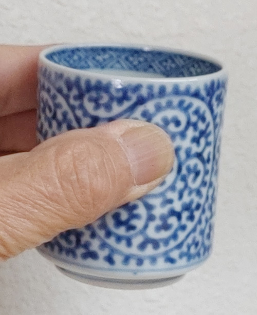 江戸期 古伊万里 染付け 古様式 蛸唐草 蕎麦猪口 覗き猪口 酒盃 江戸期 古伊万里 染付け 古様式 蛸唐草 蕎麦猪口 覗き猪口 酒盃