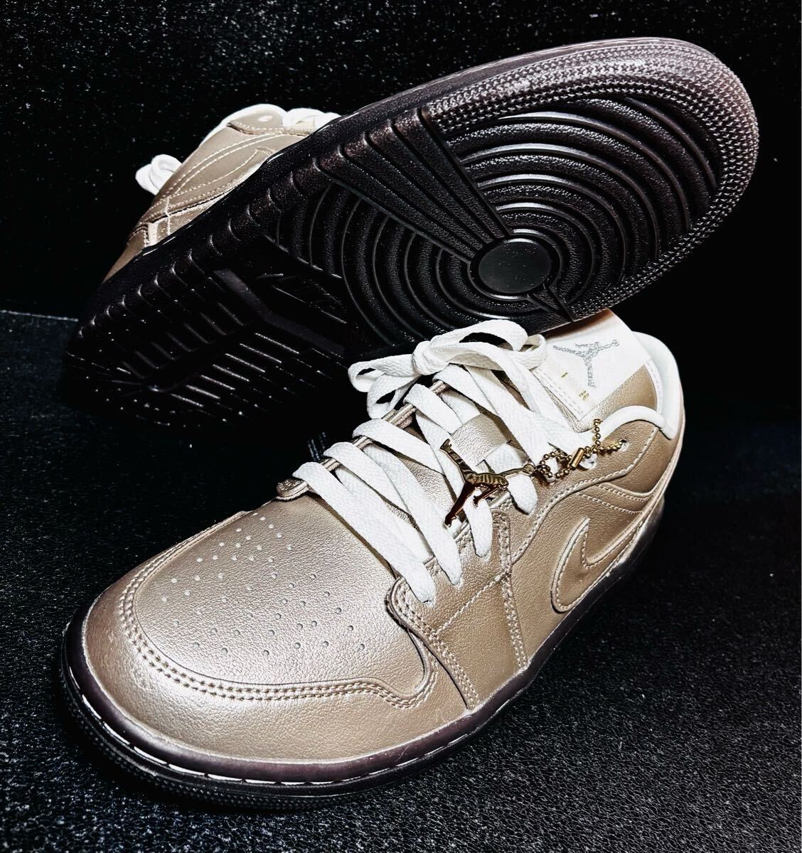 ☆送料込■新品27.0cm■ナイキ エア ジョーダン１LOW SE メタリックジンク/ベルベットブラウン AIR JORDAN 1 WMNS【定価.20350円】_画像8