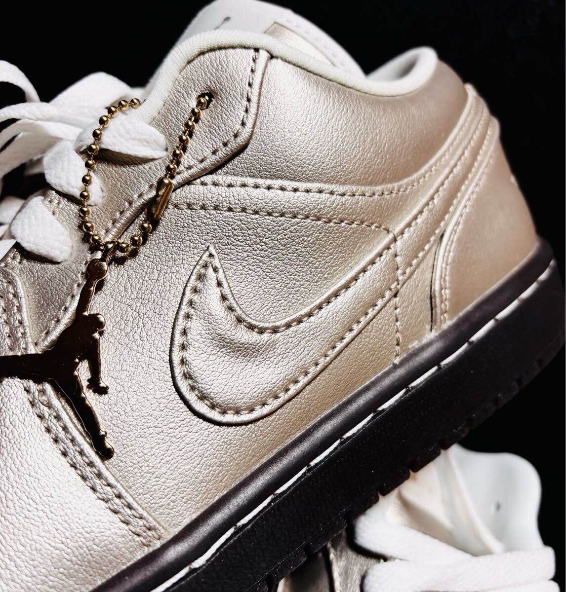 ☆送料込■新品27.0cm■ナイキ エア ジョーダン１LOW SE メタリックジンク/ベルベットブラウン AIR JORDAN 1 WMNS【定価.20350円】_画像9