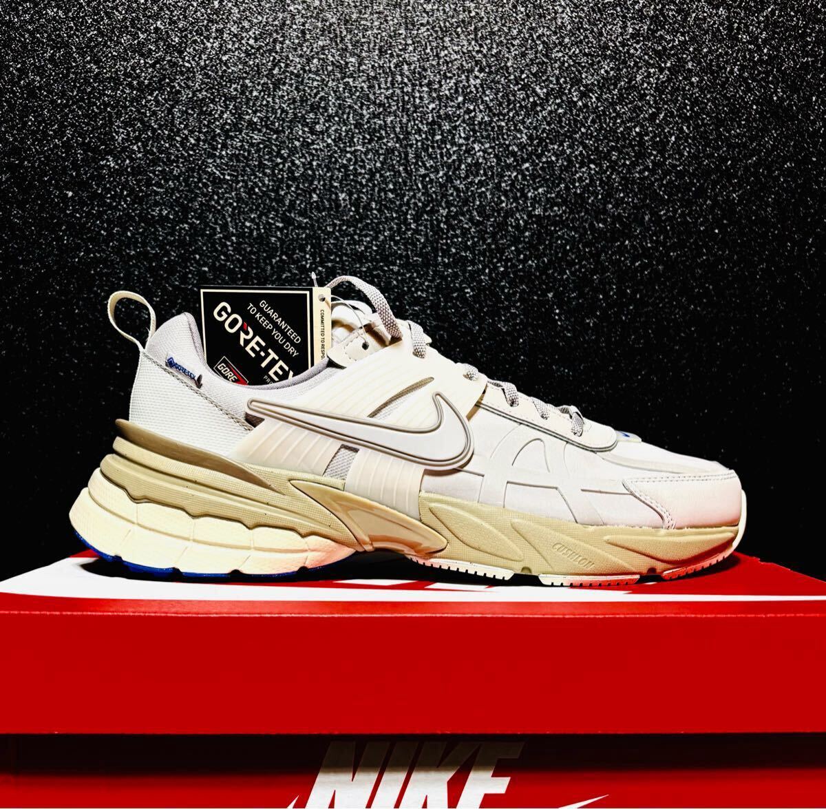 ☆送料込■新品26.5cm■ナイキ V2K ラン GORE-TEX ゴアテックス ライトアイアンオール/ライトボーン/カーキ【定価.19800円】