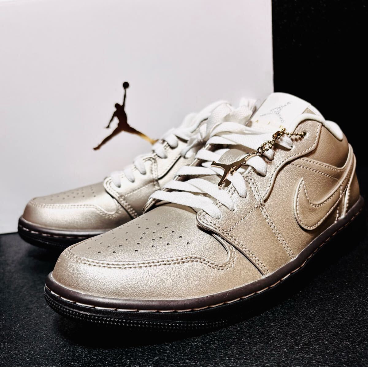 ☆送料込■新品27.0cm■ナイキ エア ジョーダン１LOW SE メタリックジンク/ベルベットブラウン AIR JORDAN 1 WMNS【定価.20350円】_画像7