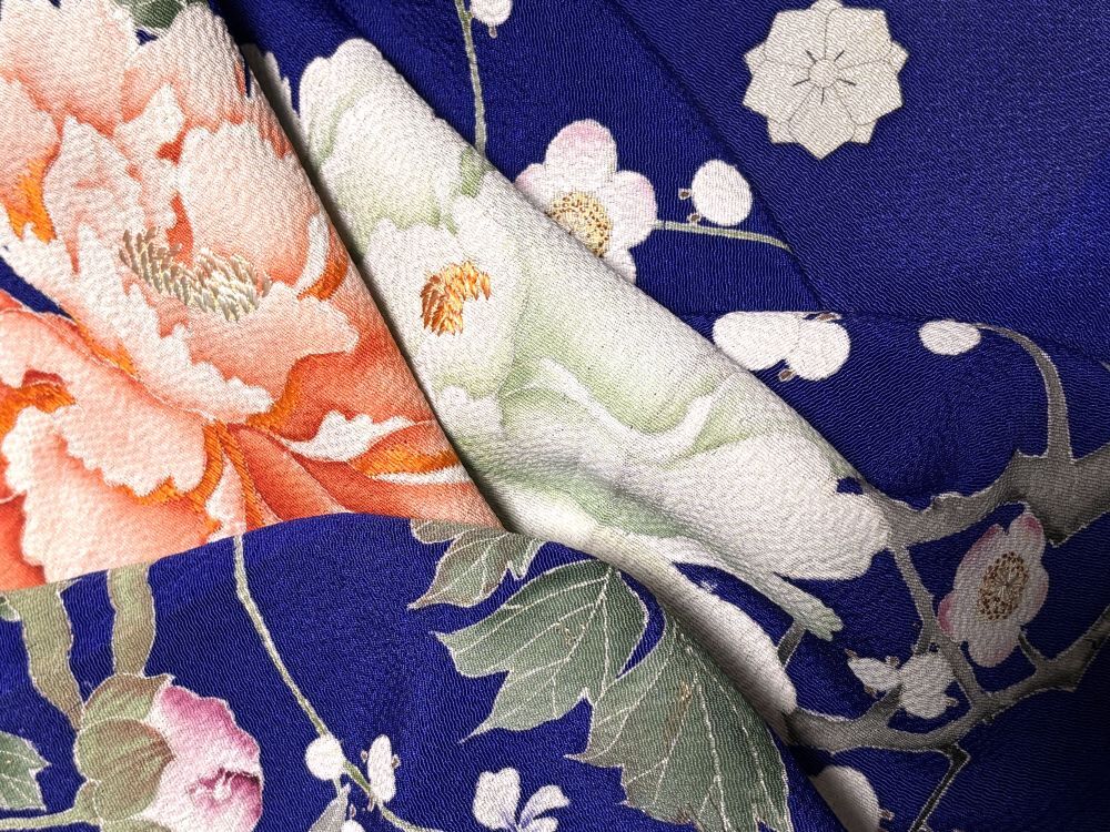 古布＊縮緬＊和素材】正絹縮緬＊牡丹枝梅（刺繍付き）裾模様