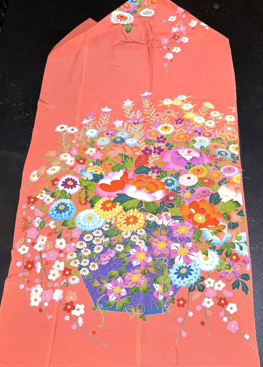 古布*縮緬*和素材】錦紗*可愛い花籠絵羽模様 子供着物半身頃 古布*縮緬*和素材】錦紗*可愛い花籠絵羽模様 子供着物半身頃