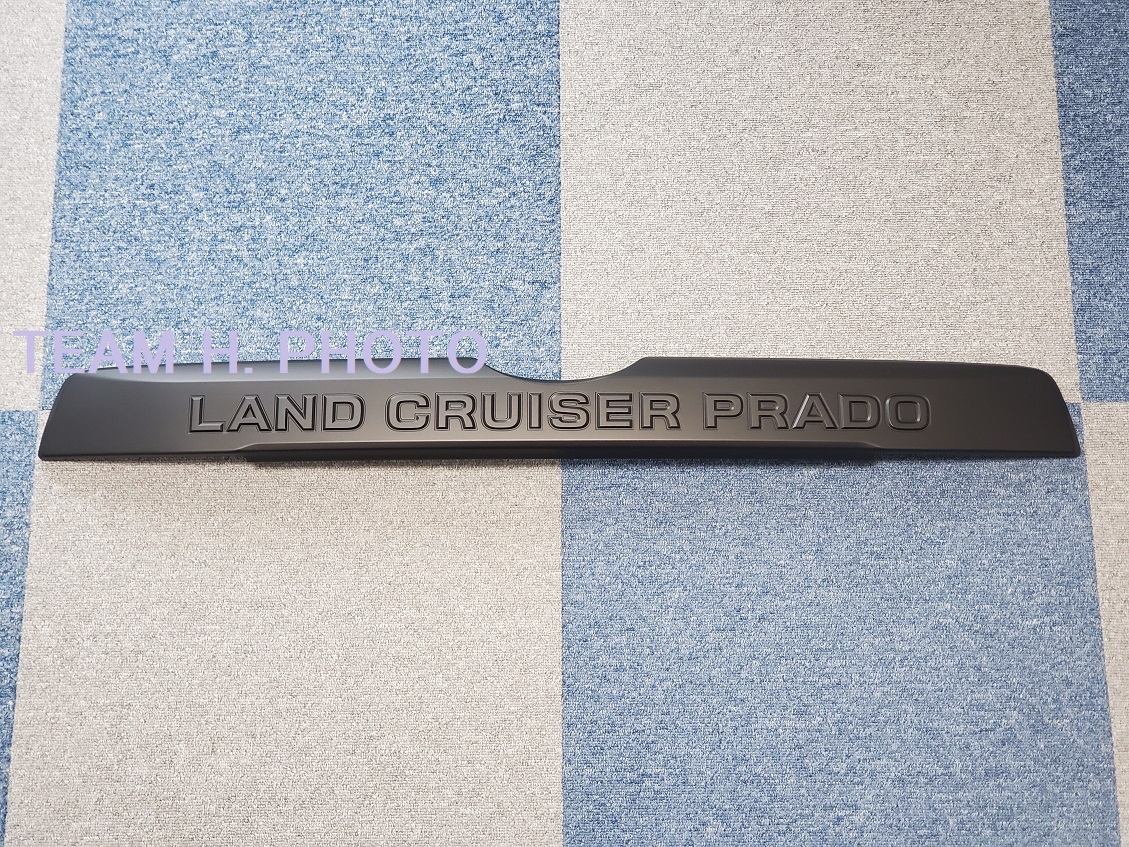 【新品】150系 ランクル プラド　トヨタ純正 バックドア ガーニッシュ　リヤ ガーニッシュ　マット ブラック　ランドクルーザー　特別仕様