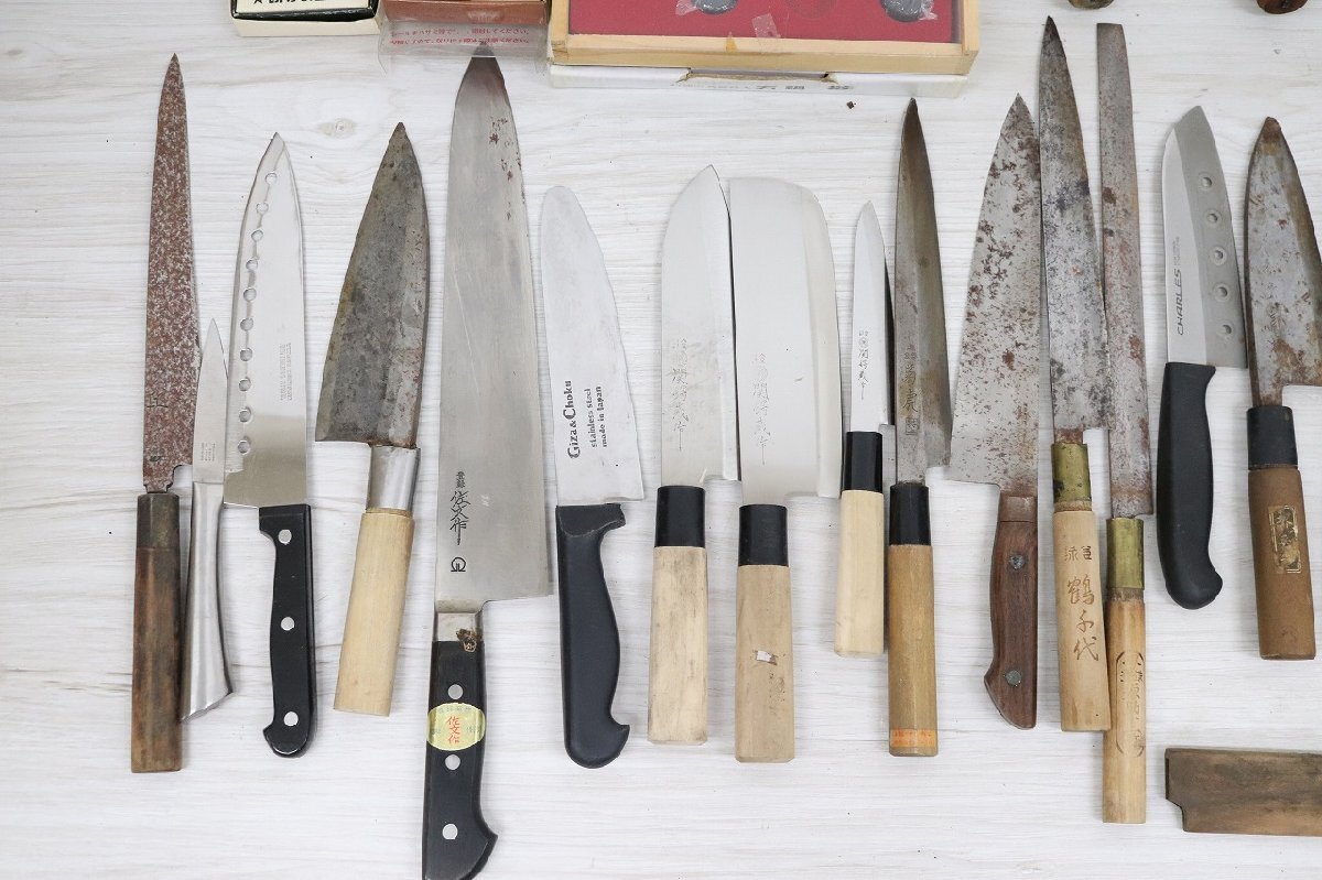 行董】包丁まとめ 銘あり多数有り 現状品 正広作 佐文作 菊虎 原 行董】包丁まとめ 銘あり多数有り 現状品 正広作 佐文作 菊虎 原