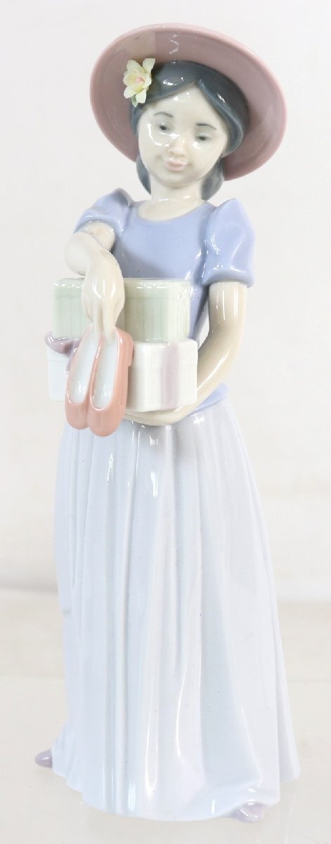 ト足】LLADRO リヤドロ 新しい靴 6487 鏡の前で 2050 スペイン ト足】LLADRO リヤドロ 新しい靴 6487 鏡の前で 2050 スペイン