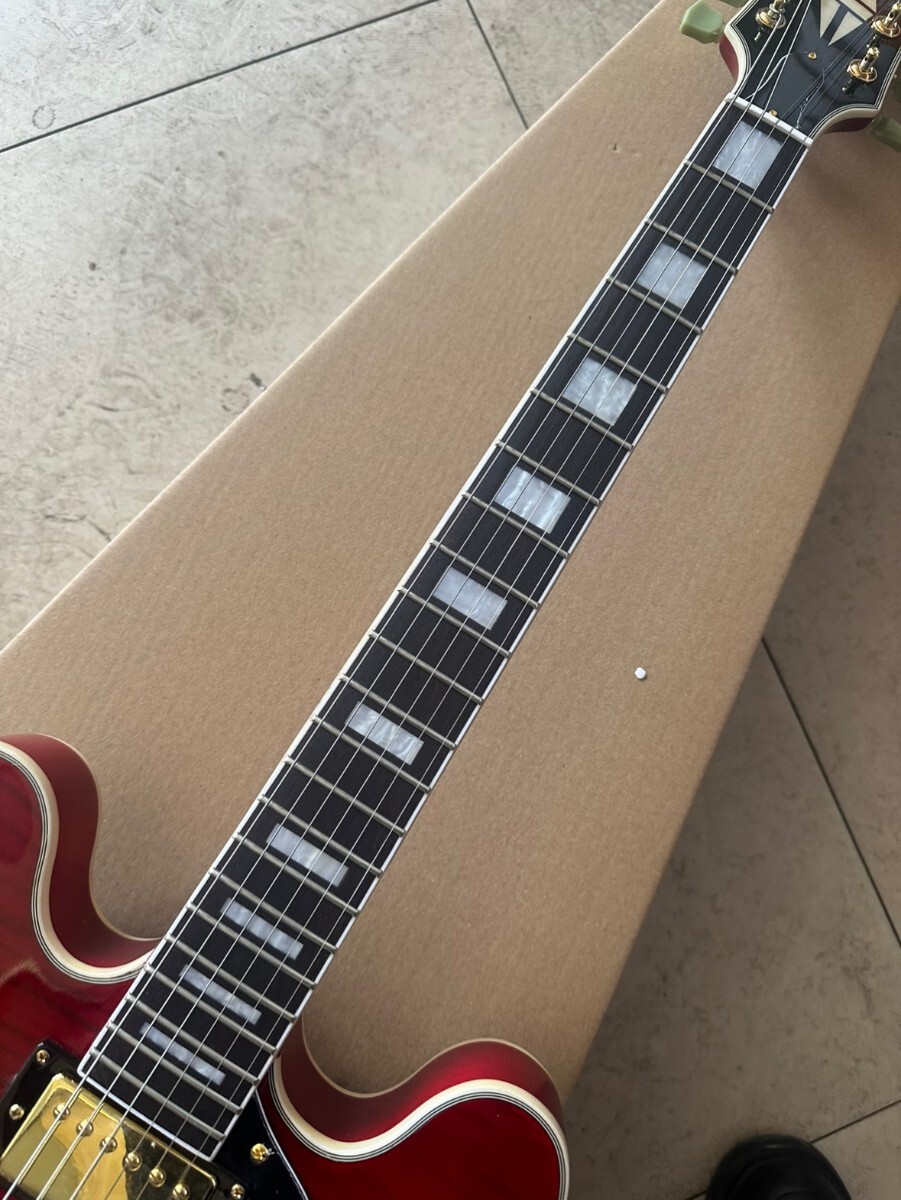 ノーブランド◎Gibson 風◎エレキギター セミアコ ES335 RED ノーブランド◎Gibson 風◎エレキギター セミアコ ES335 RED