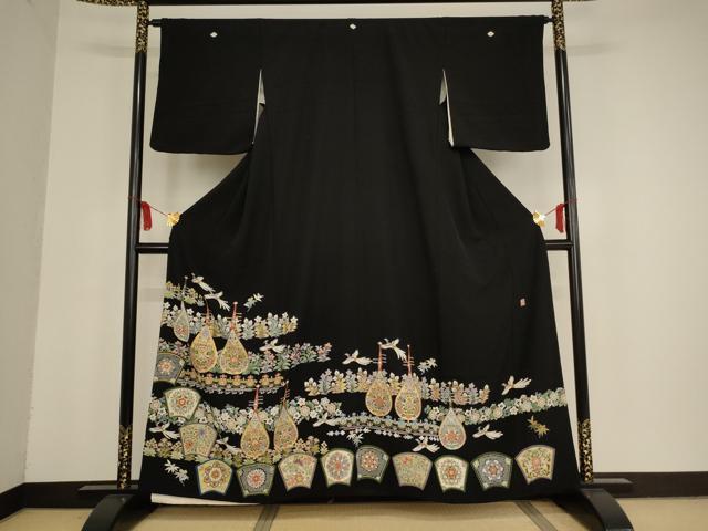 平和屋着物□豪華黒留袖 作家物 駒刺繍 楽器鳳凰花文 琵琶 金彩 平和屋着物□豪華黒留袖 作家物 駒刺繍 楽器鳳凰花文 琵琶 金彩
